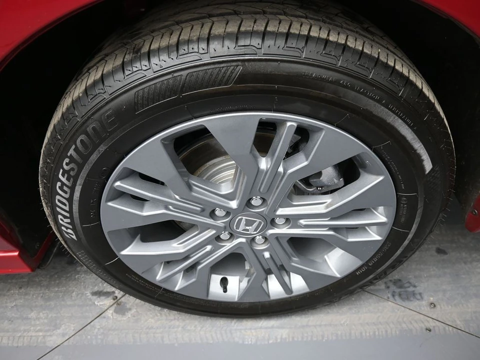 2025 Honda Odyssey - Image 15 of 21