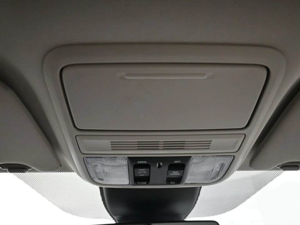2025 Honda Odyssey - Image 17 of 21