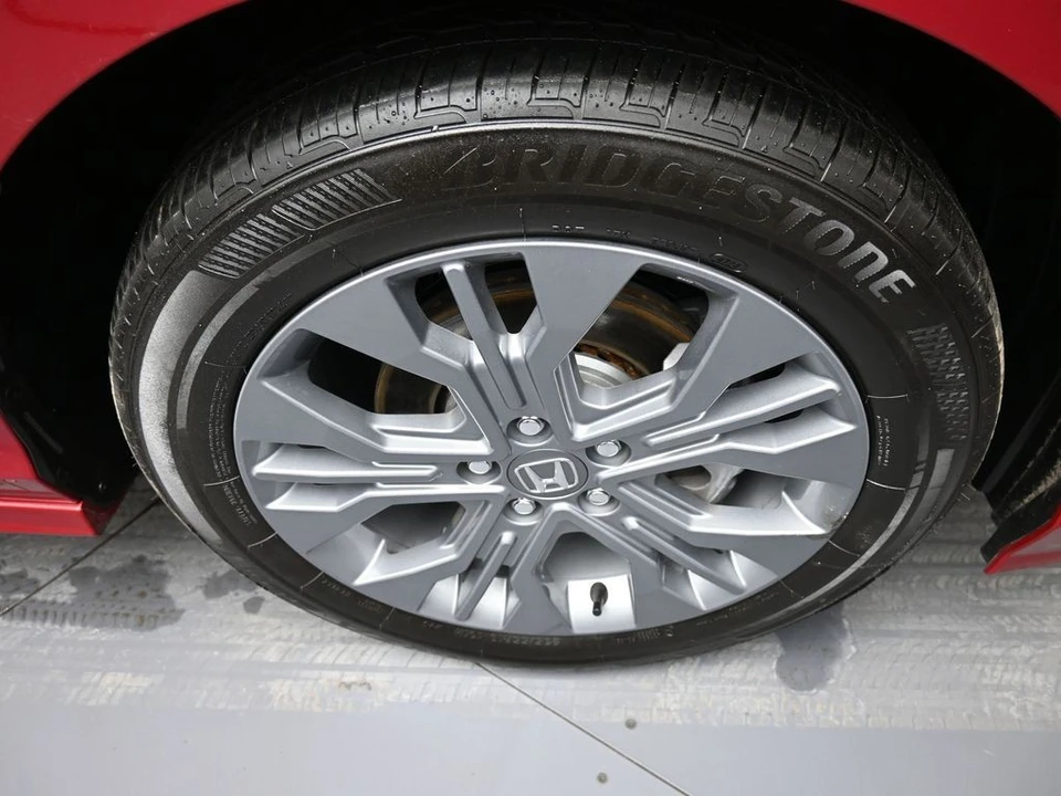 2025 Honda Odyssey - Image 13 of 21