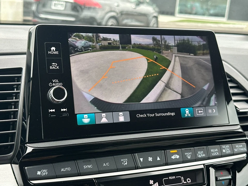 2025 Honda Odyssey - Image 23 of 31
