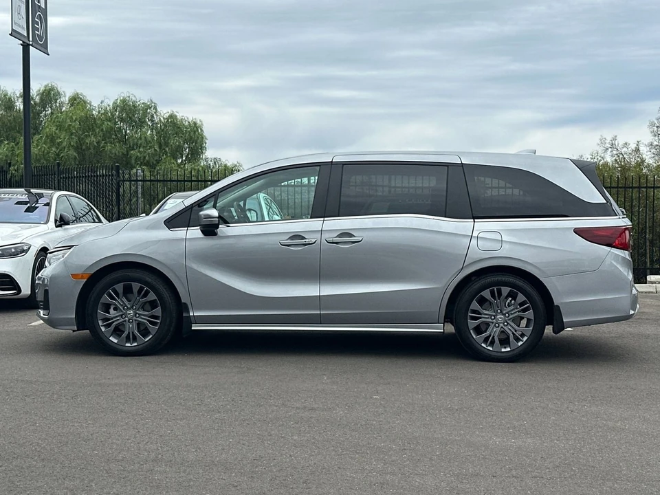 2025 Honda Odyssey - Image 6 of 31