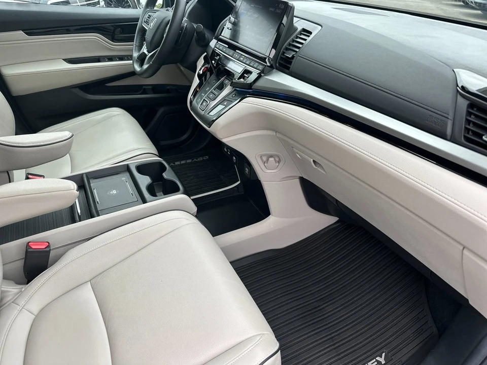 2025 Honda Odyssey - Image 18 of 31