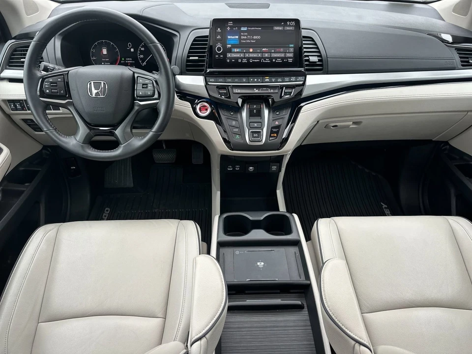 2025 Honda Odyssey - Image 14 of 31