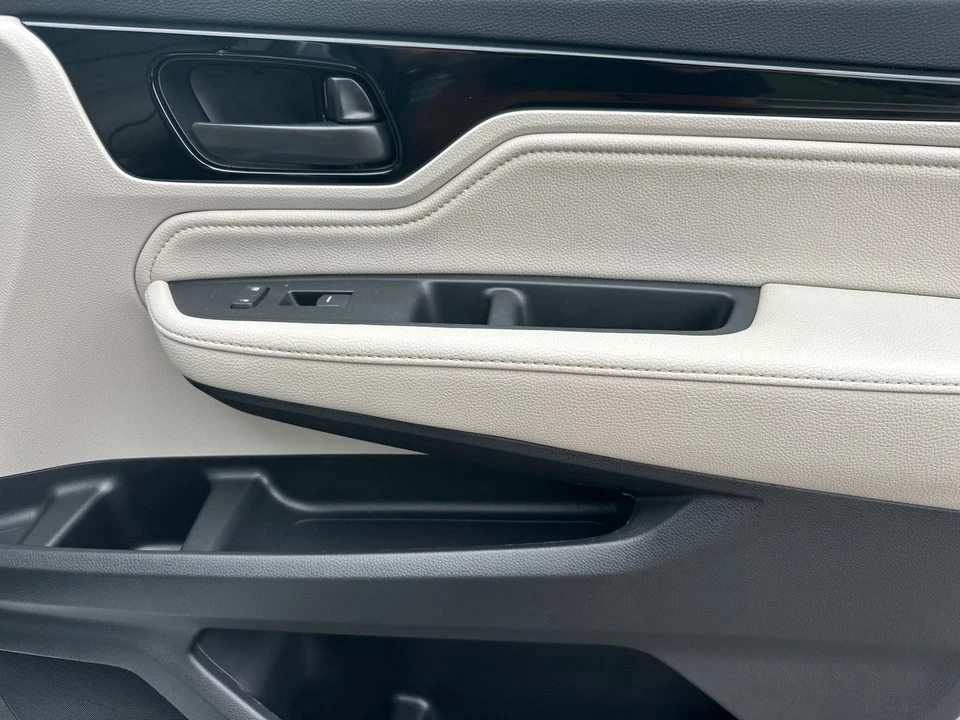 2025 Honda Odyssey - Image 20 of 31