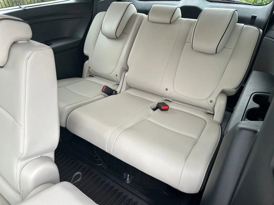 2025 Honda Odyssey - Image 17 of 31
