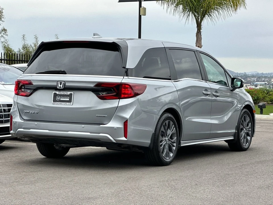 2025 Honda Odyssey - Image 3 of 31