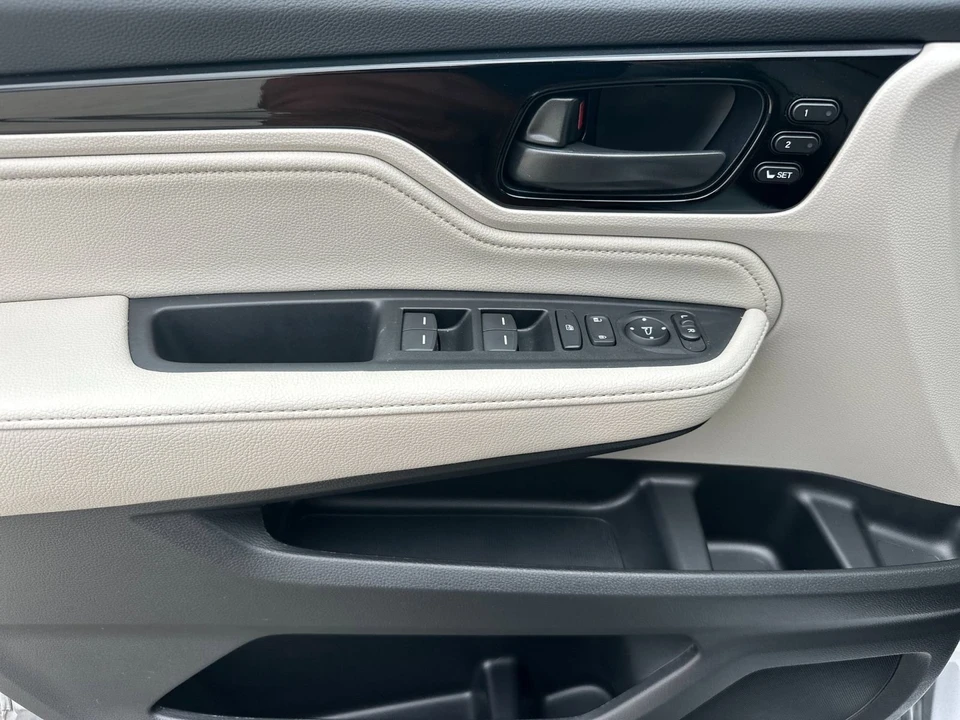 2025 Honda Odyssey - Image 11 of 31
