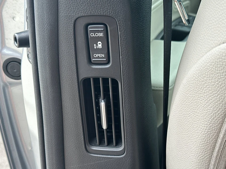 2025 Honda Odyssey - Image 13 of 31