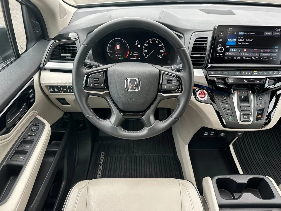 2025 Honda Odyssey - Image 15 of 31