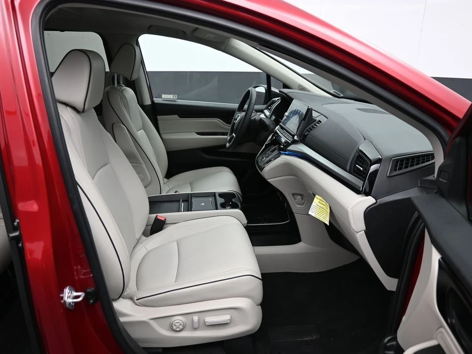 2025 Honda Odyssey - Image 29 of 31