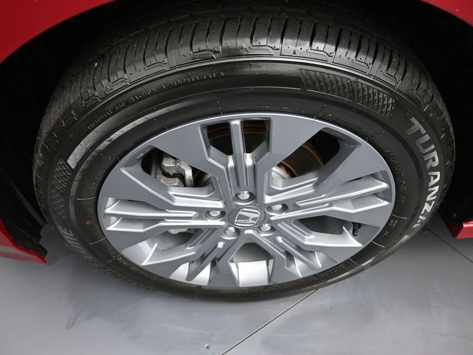2025 Honda Odyssey - Image 14 of 21