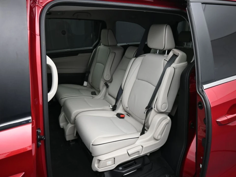 2025 Honda Odyssey - Image 24 of 31