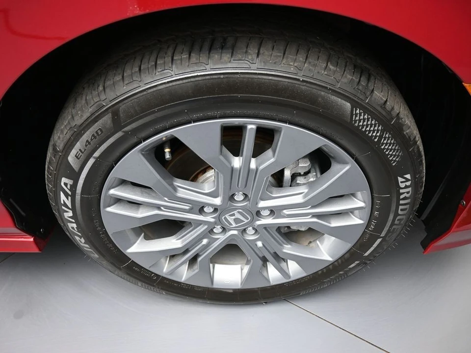 2025 Honda Odyssey - Image 13 of 31