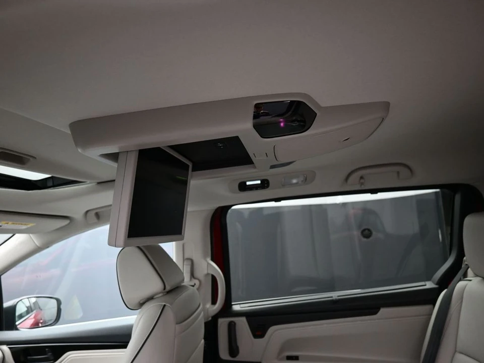 2025 Honda Odyssey - Image 22 of 31