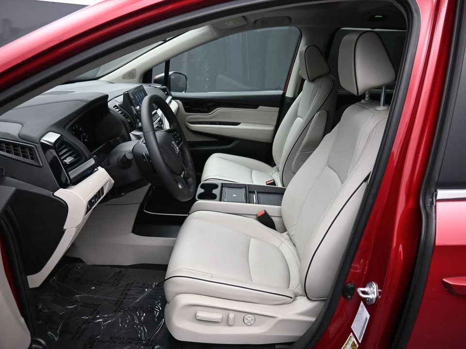 2025 Honda Odyssey - Image 19 of 31