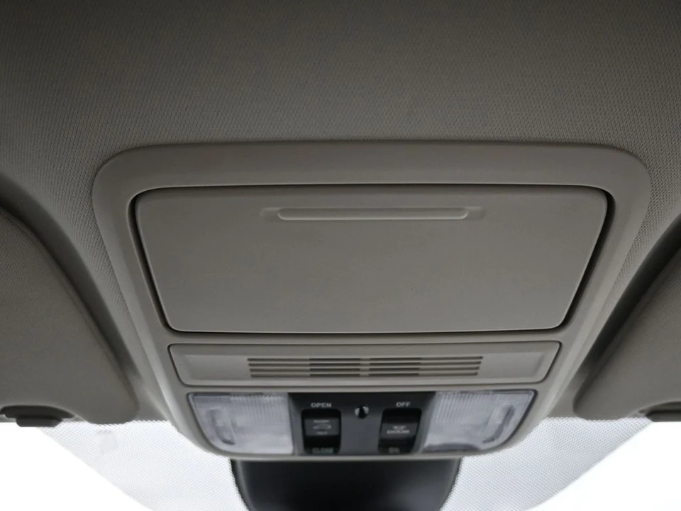 2025 Honda Odyssey - Image 17 of 21