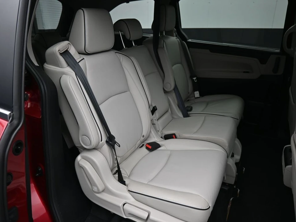 2025 Honda Odyssey - Image 26 of 31