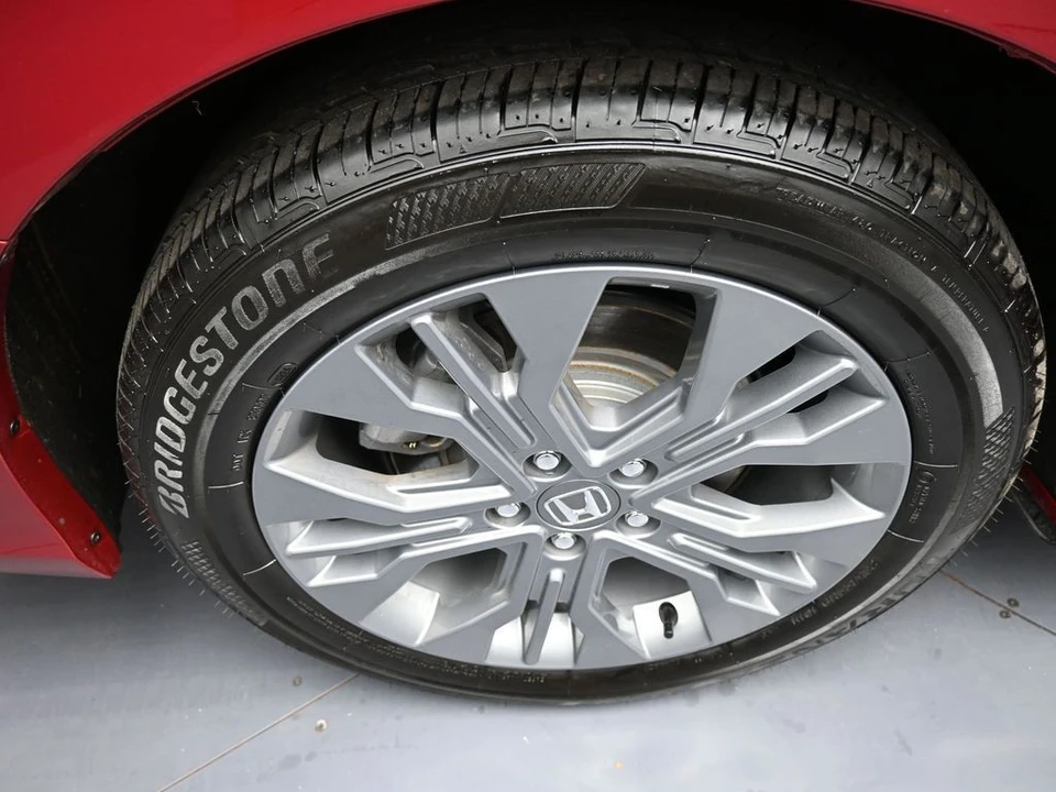 2025 Honda Odyssey - Image 12 of 31