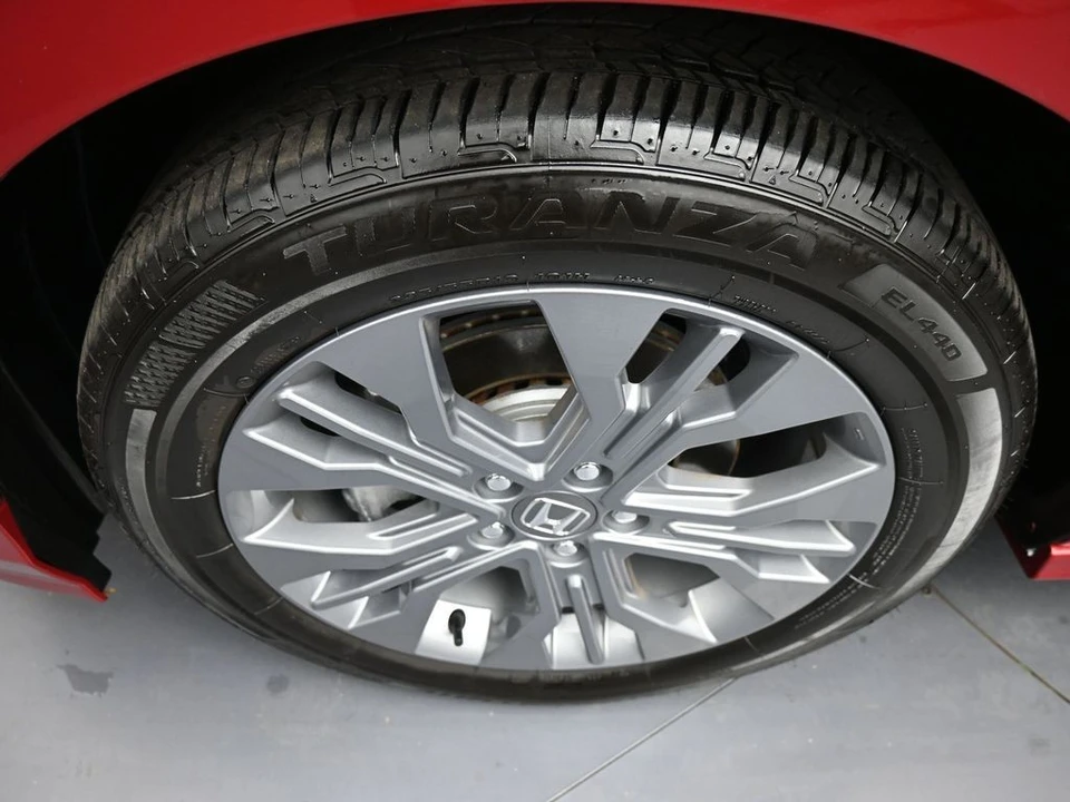 2025 Honda Odyssey - Image 14 of 31
