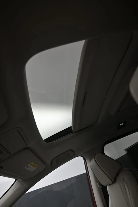 2025 Honda Odyssey - Image 18 of 31