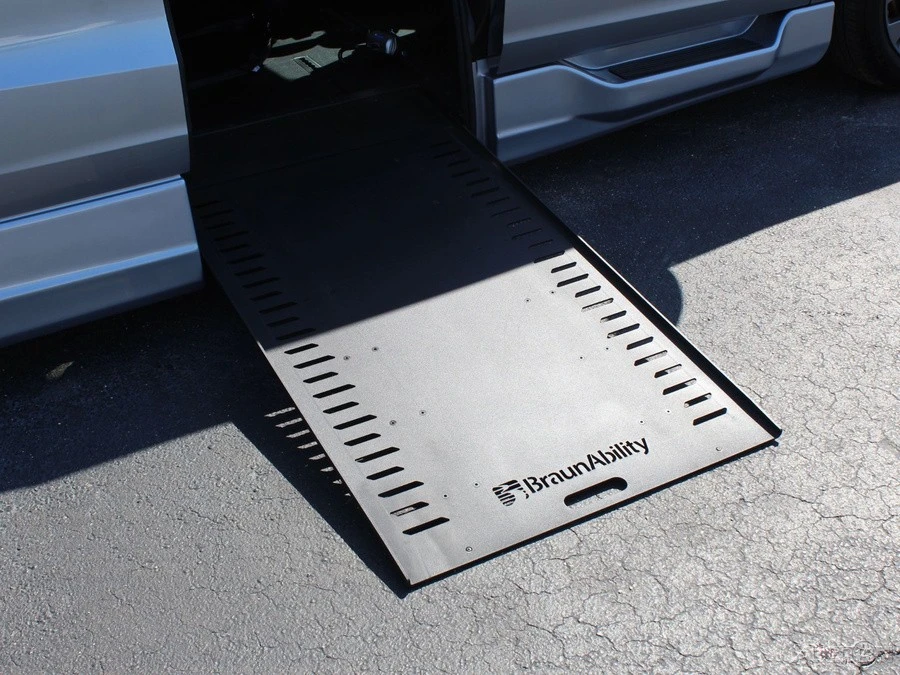 2025 Honda Odyssey - Image 2 of 12