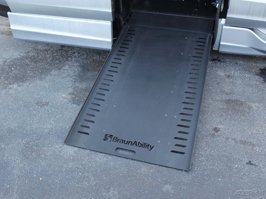 2025 Honda Odyssey - Image 11 of 12