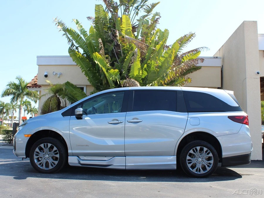 2025 Honda Odyssey - Image 7 of 12