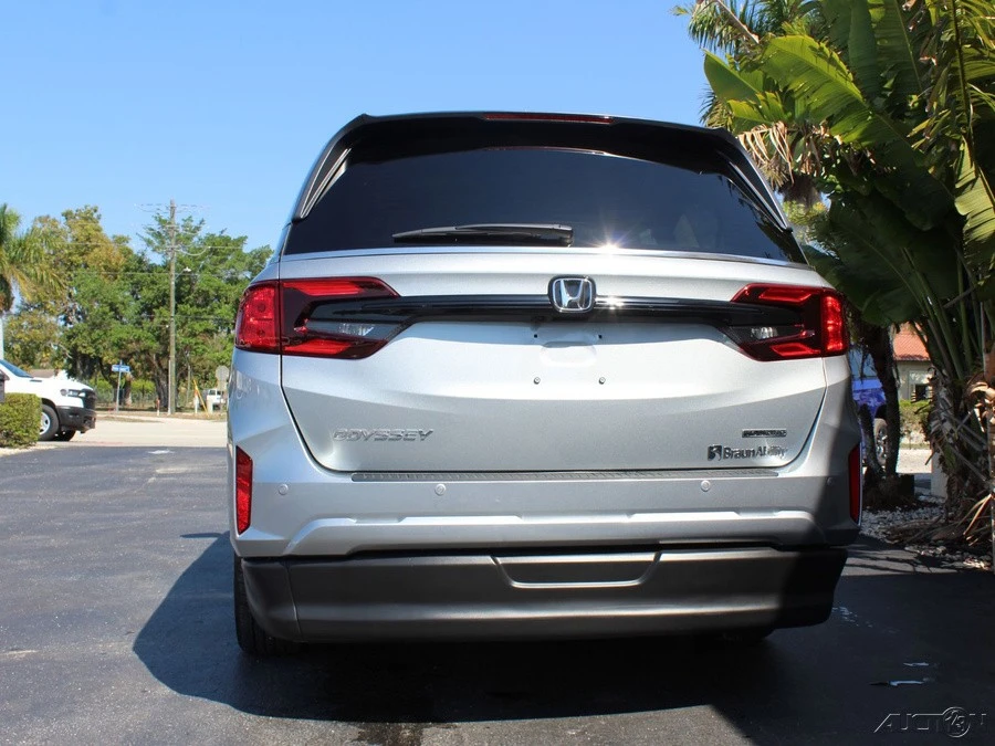 2025 Honda Odyssey - Image 10 of 12