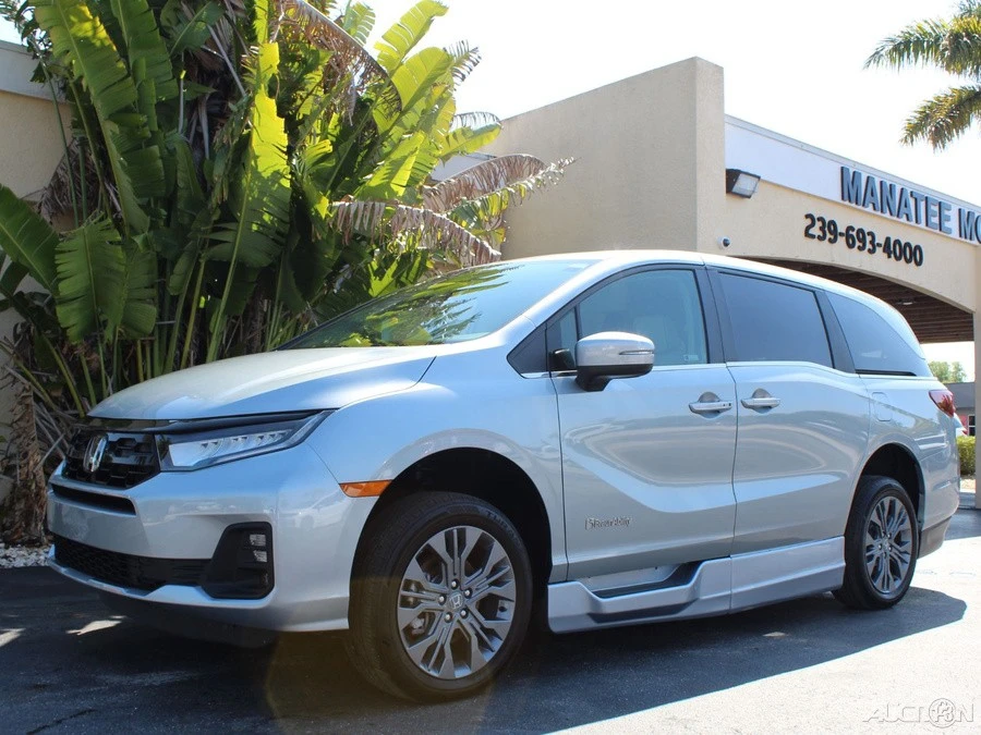 2025 Honda Odyssey - Image 6 of 12