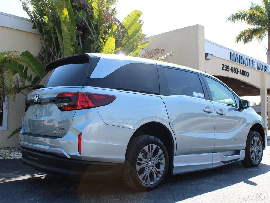 2025 Honda Odyssey - Image 5 of 12