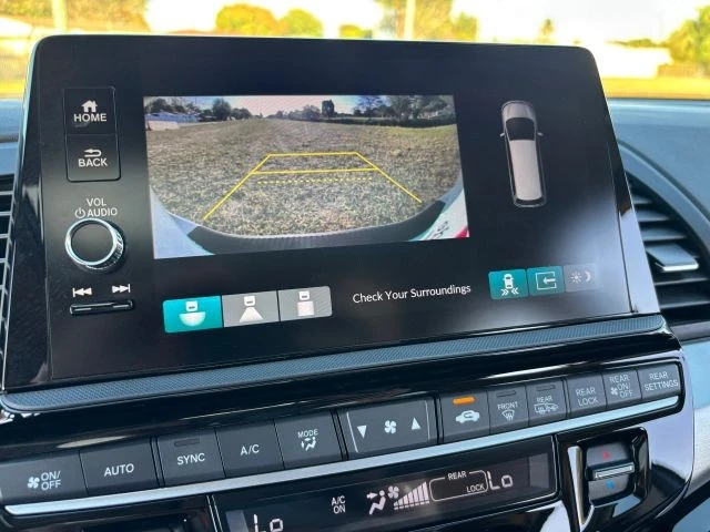 2025 Honda Odyssey - Image 17 of 21