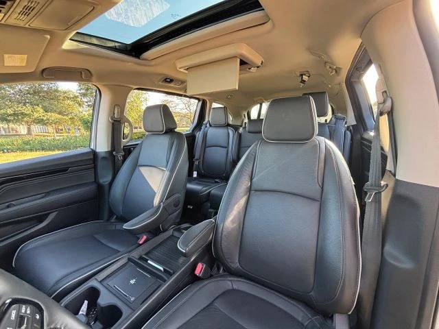 2025 Honda Odyssey - Image 15 of 21