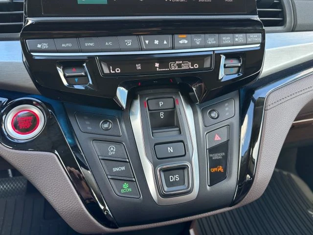 2025 Honda Odyssey - Image 15 of 21
