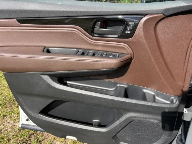 2025 Honda Odyssey - Image 18 of 21
