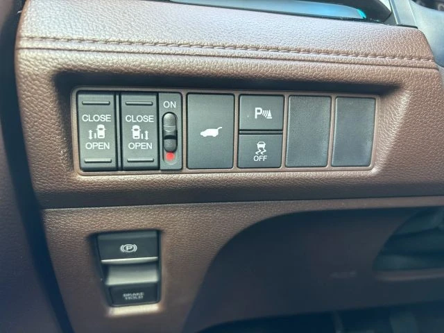 2025 Honda Odyssey - Image 17 of 21