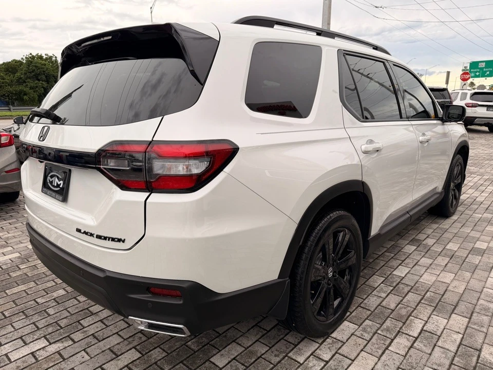 2025 Honda Pilot 4th Gen - Image 10 of 21