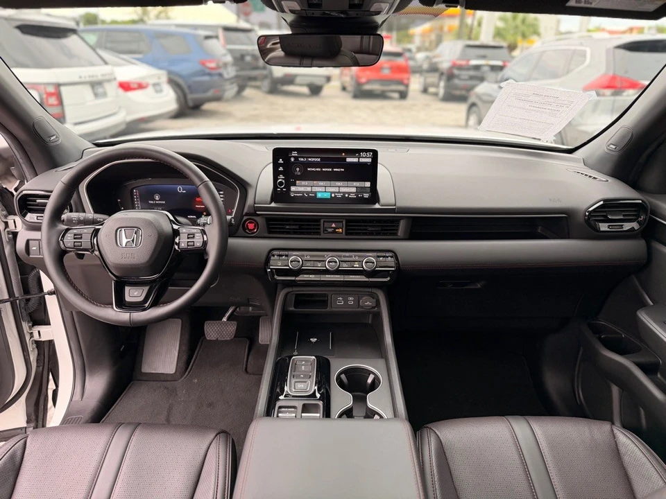 2025 Honda Pilot 4th Gen - Image 14 of 21