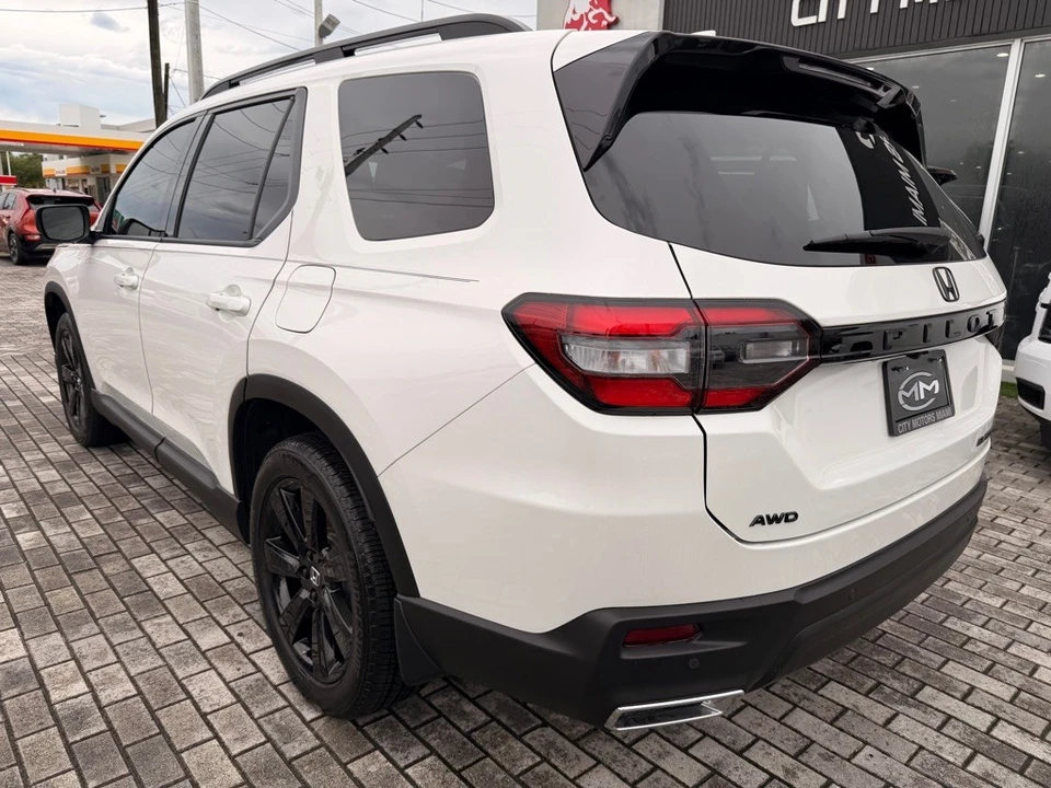 2025 Honda Pilot 4th Gen - Image 5 of 21