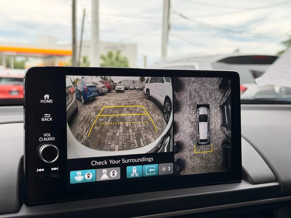 2025 Honda Pilot 4th Gen - Image 17 of 21