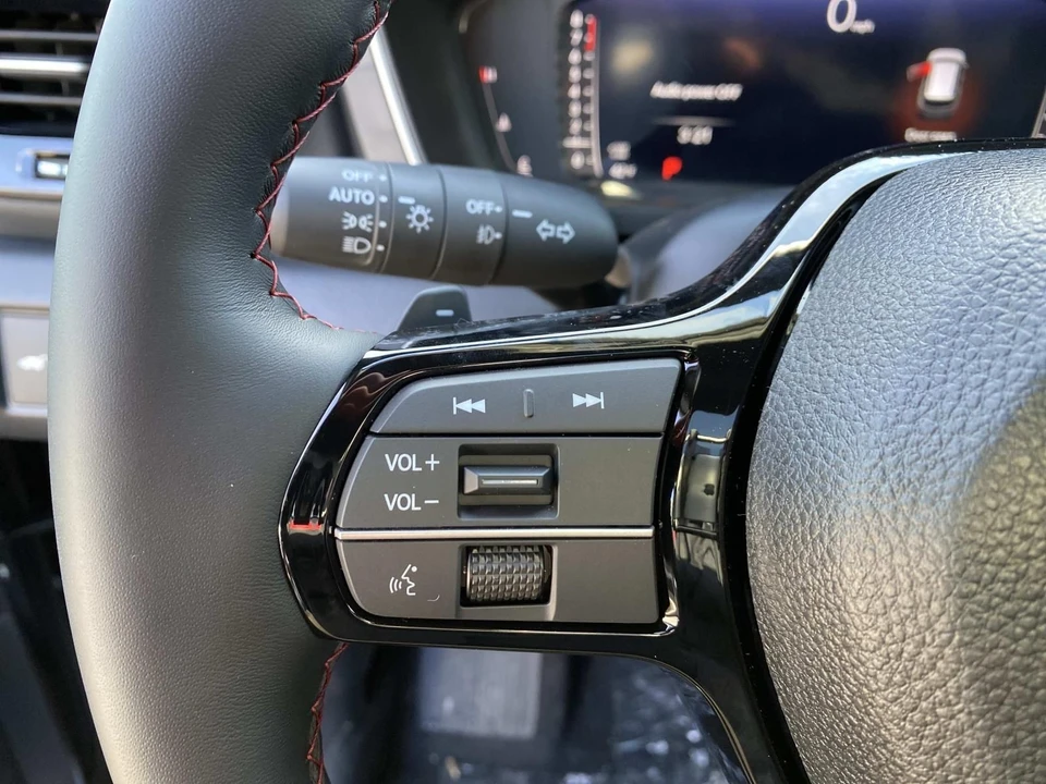 2025 Honda Pilot 4th Gen - Image 14 of 15