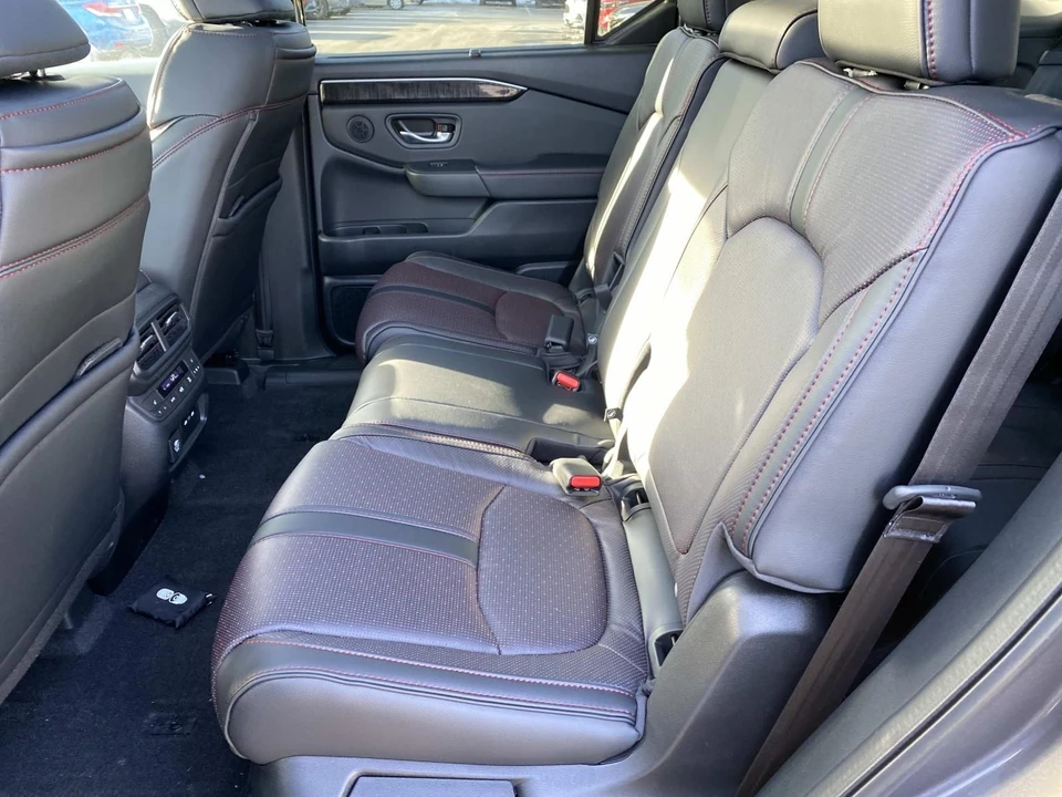 2025 Honda Pilot 4th Gen - Image 5 of 15