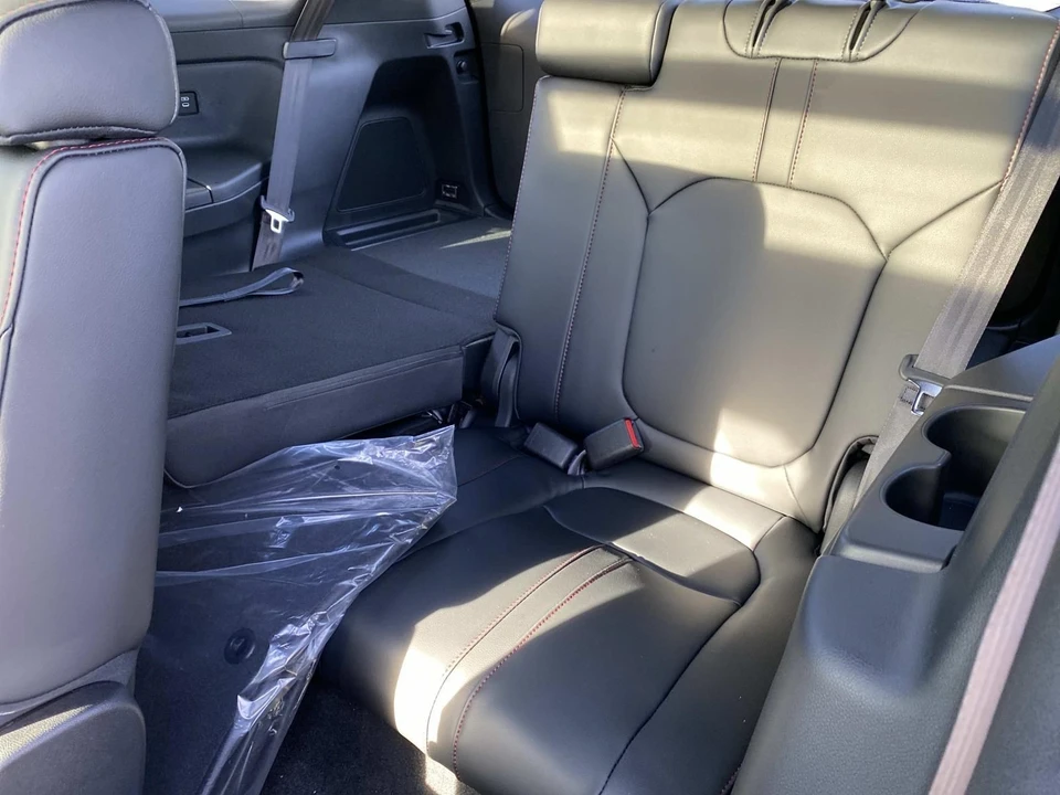 2025 Honda Pilot 4th Gen - Image 6 of 15
