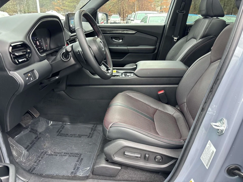 2025 Honda Pilot 4th Gen - Image 7 of 21