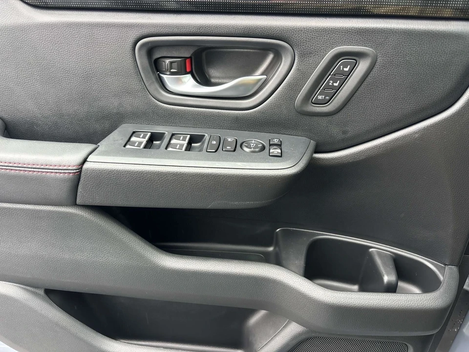 2025 Honda Pilot 4th Gen - Image 14 of 21