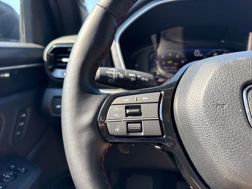 2025 Honda Pilot 4th Gen - Image 17 of 21