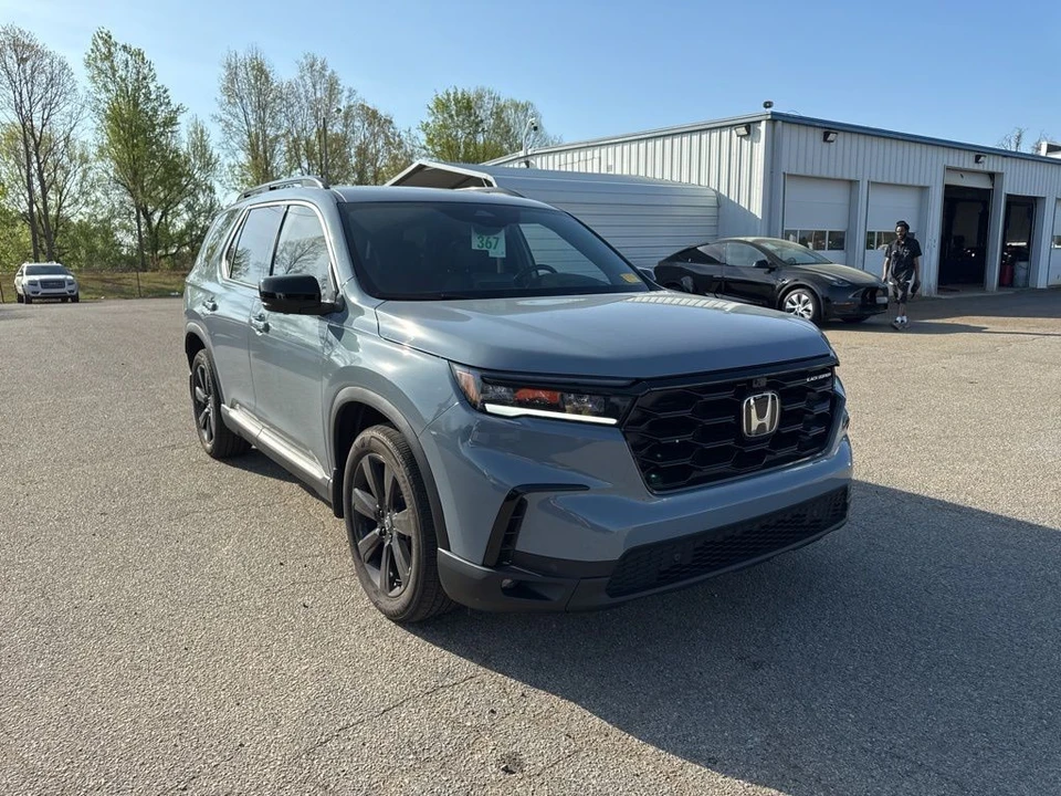 2025 Honda Pilot 4th Gen - Image 4 of 7