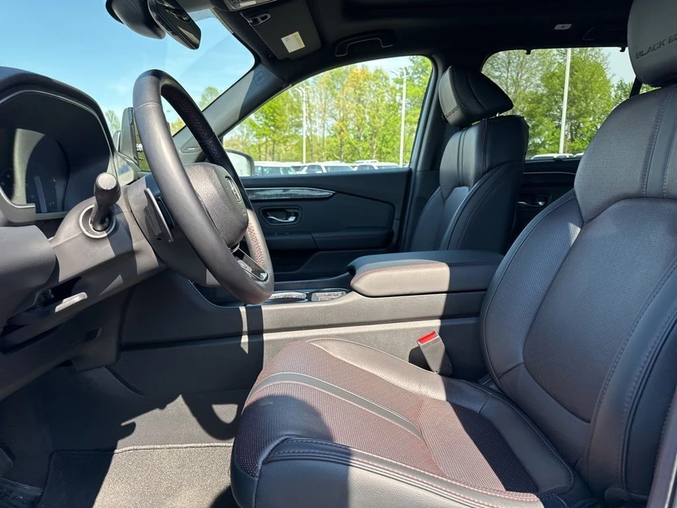 2025 Honda Pilot 4th Gen - Image 9 of 21