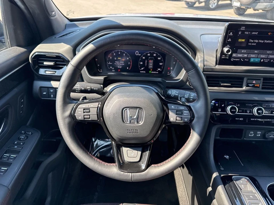 2025 Honda Pilot 4th Gen - Image 16 of 21