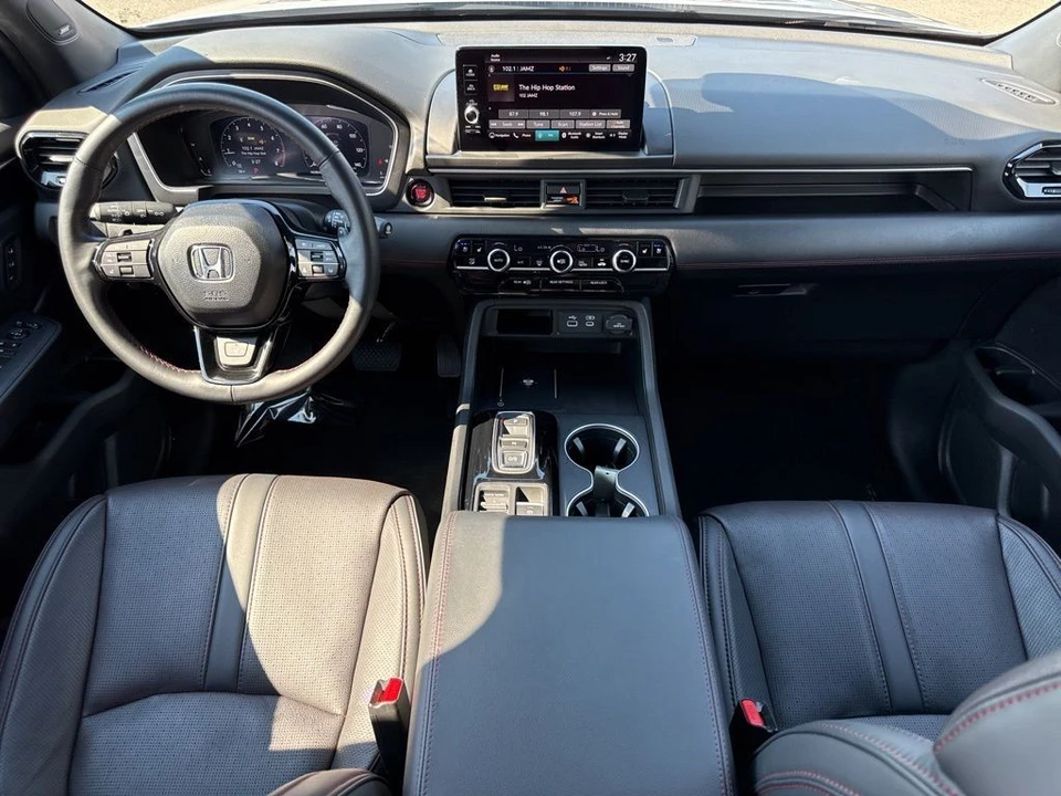 2025 Honda Pilot 4th Gen - Image 15 of 21