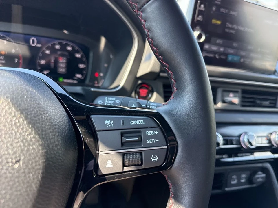 2025 Honda Pilot 4th Gen - Image 18 of 21